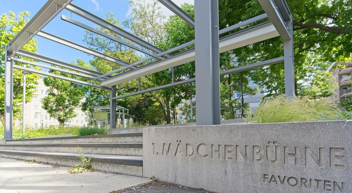 Aut Kftz01185 Madchenbuhne Reumannplatz 1100 Wien V2 C Filmgut Thomas Zeller 1200x660